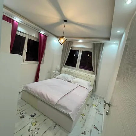 Lux West Gate 公寓 *