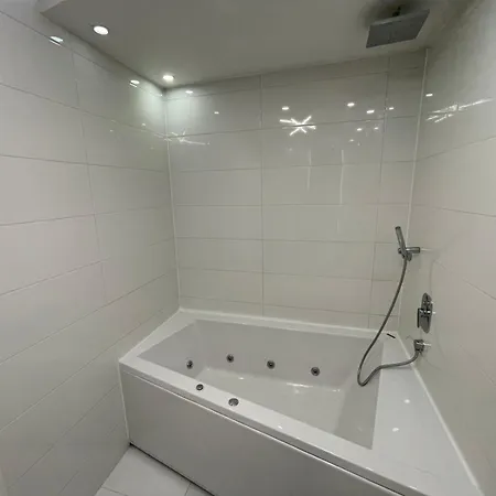 Lux West Gate Apartamento
